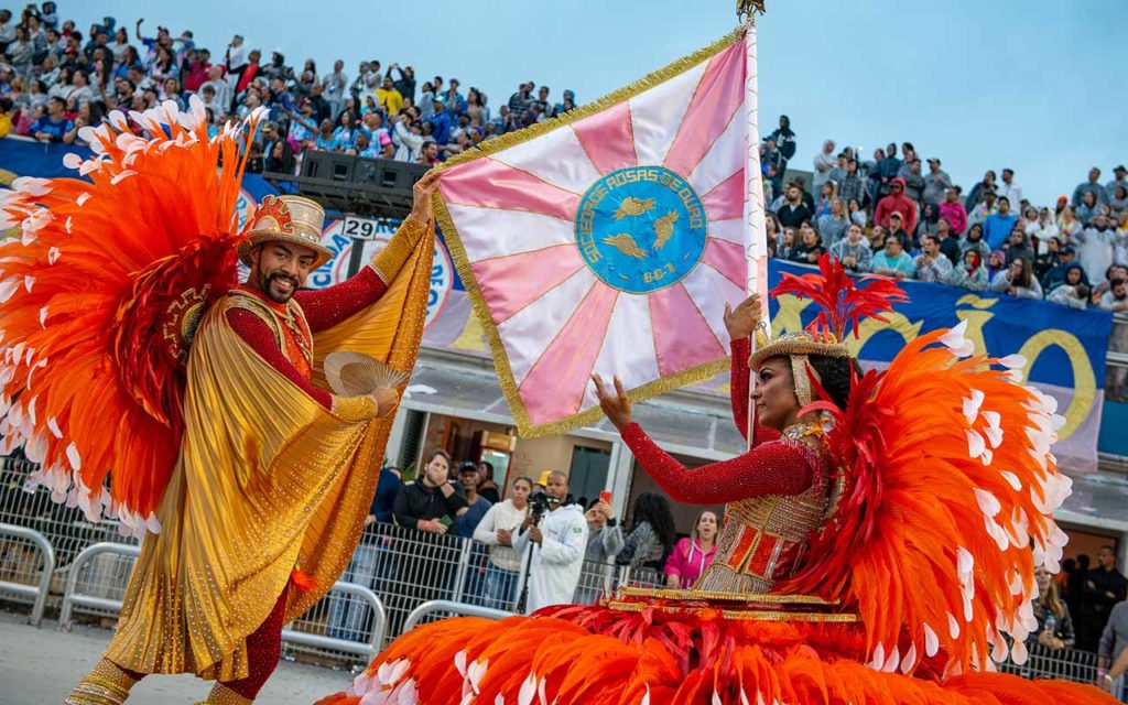 Sociedade Rosas de Ouro - Alô, Nação Azul e Rosa! Canta, canta, caaaaanta  Roseira. Confira em primeira mão a letra oficial do nosso samba de 2018:  SOCIEDADE ROSAS DE OURO - CARNAVAL