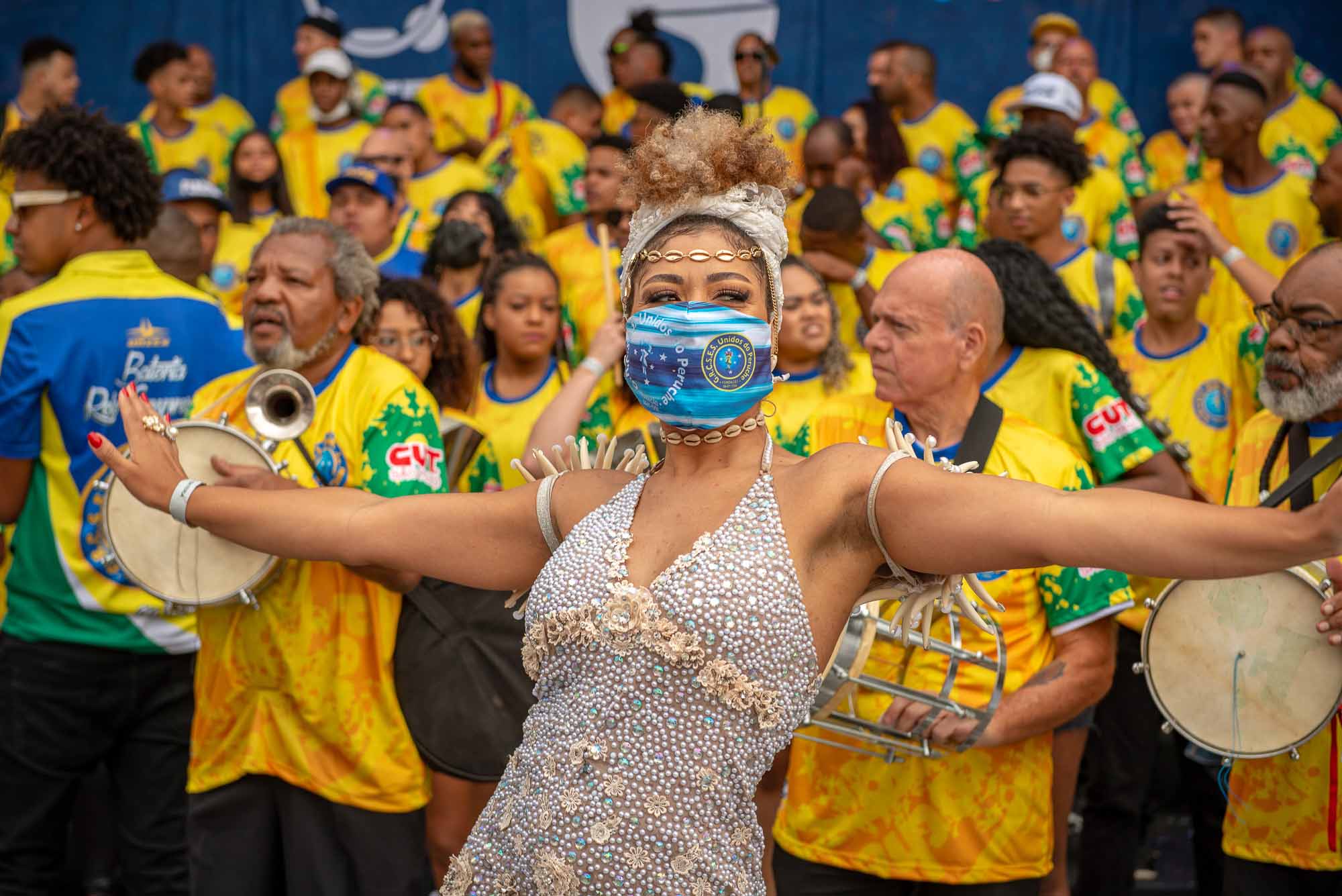 Mestre de bateria da Grande Rio volta com o uso obrigatório de máscaras  durante os ensaios da escola, Carnaval 2022 no Rio de Janeiro