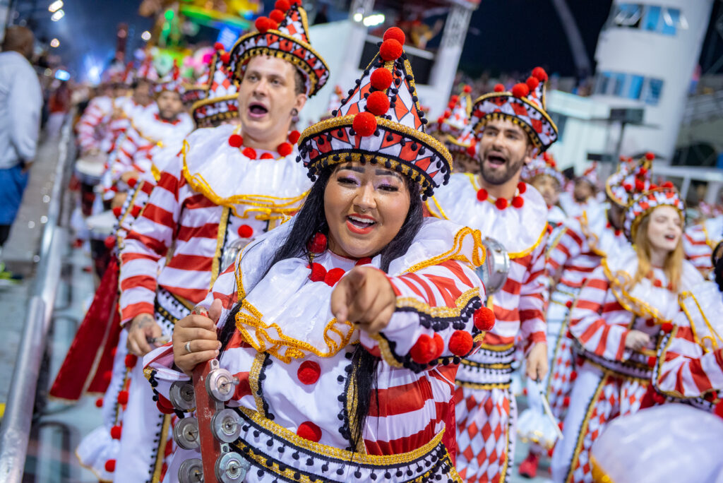 Abraço esse povo do Brás: Parceria de Cláudio Russo vence a disputa de  samba na Colorado para 2023 – SASP Carnaval